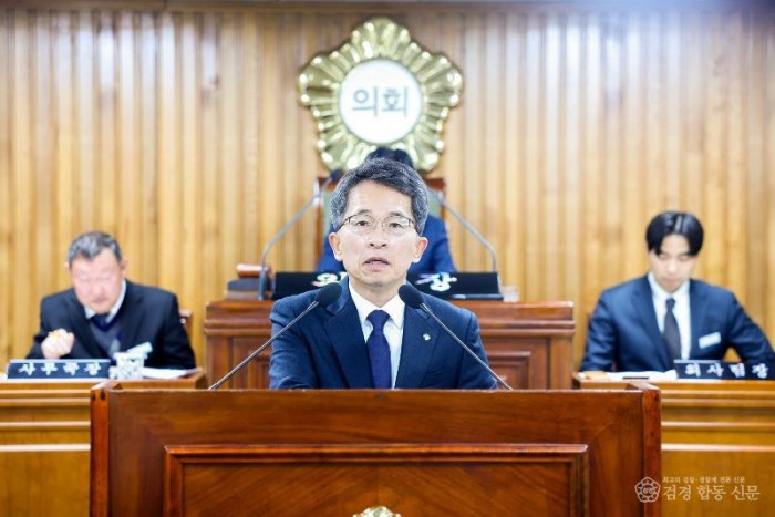 영주-1  유정근 영주시장 권한대행이 제297회 제2차 정례회 제1차 본회의에서 시정연설을 하고 있다.jpg