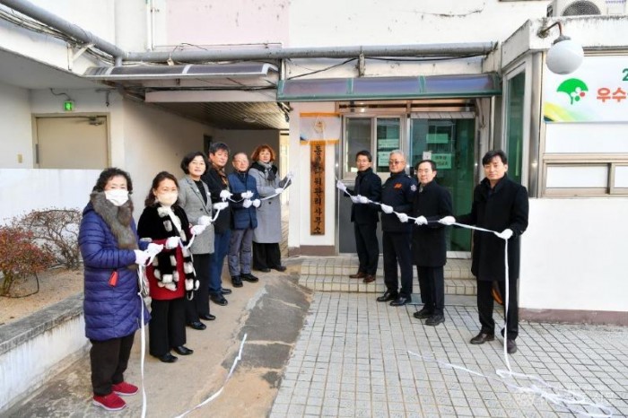 영주-3-1 소방차 활동공간 확보 우수공동주택 인증 현판 제막식 기념사진.jpg
