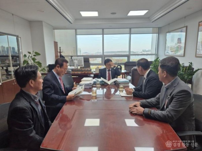 1-4. 봉화군수 국회예결위 방문.jpg