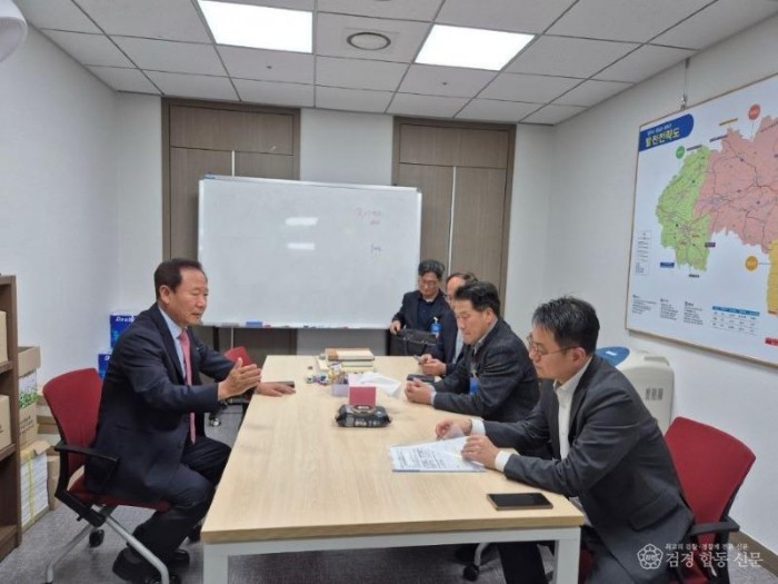 1-6. 봉화군수 국회예결위 방문.jpg