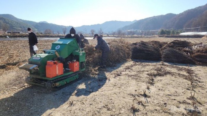 1-1. 봉화군영농부산물파쇄작업.jpg