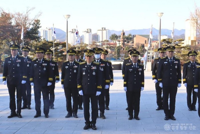 260102-충헌탑 참배2.JPG