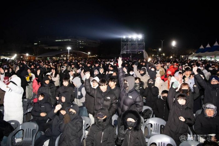 [총무과]시민과 함께 맞은 2026년  구미 새희망 카운트다운 성황(행사장 전경)1.jpg