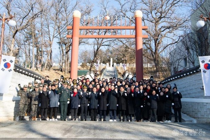 [복지정책과]홍살문 앞 단체사진.jpg