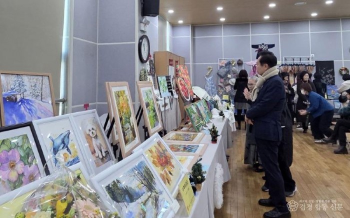 1215 안동시 평생학습관, 2025 하반기 주간교육 수료식 및 작은전시회 개최 (3).jpg