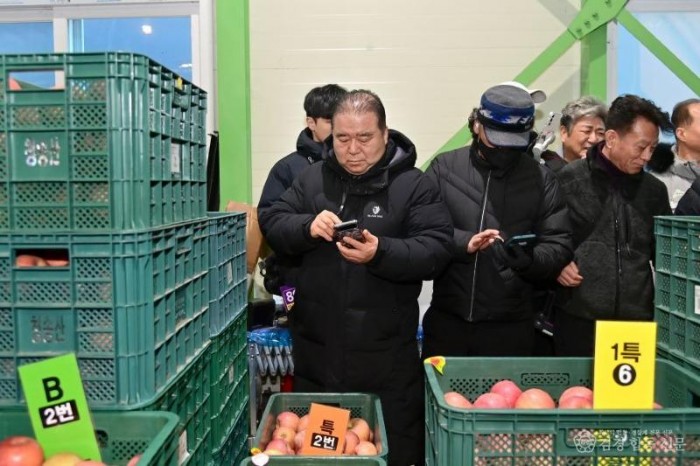 260106보도자료(2026년 청송군 농산물산지공판장 초매식 개최) (2).jpg