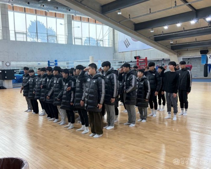 영주-1-2 복싱 꿈나무 선수 26명이 훈련을 위해 대기하고 있는 모습.jpg