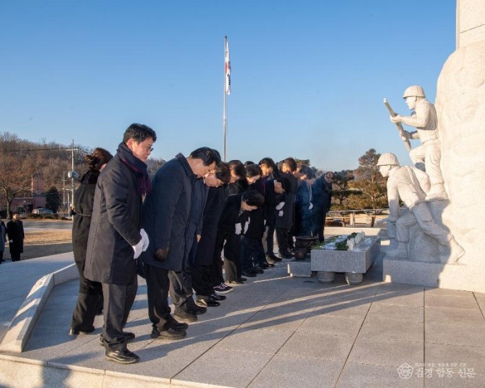 1-1. 260102 105500 충혼탑 참배 .jpg