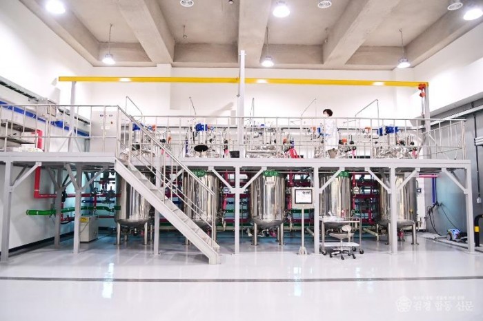 260116보도자료(청송군, 2026년 농정운영 방향 발표[미래농업 부자청송])-01 친환경 유용 미생물 보급) (1).JPG