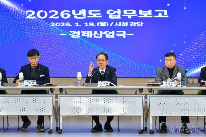 영주-2-3 엄태현 영주시장 권한대행이 인사말을 하고 있다.jpg