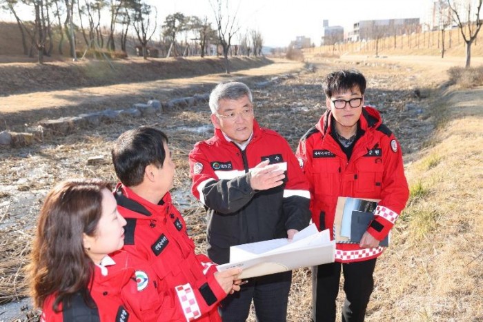 2026 01 20 호명읍 송평천 가족친화공원조성 현장점검(산림녹지과)122.JPG