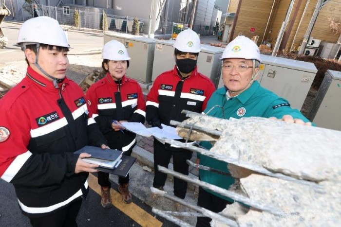 2026 01 22 전선지중화 사업 효자로 첫 전주 제거 현장점검(도시과)75.JPG