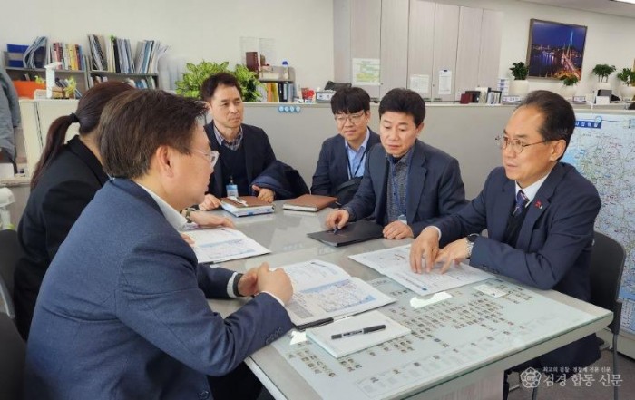 영주-3-1 (참고사진)영주시는 지난 19일 국토부를 방문해 중부권 동서횡단철도 국가계획 반영을 촉구했다.jpg