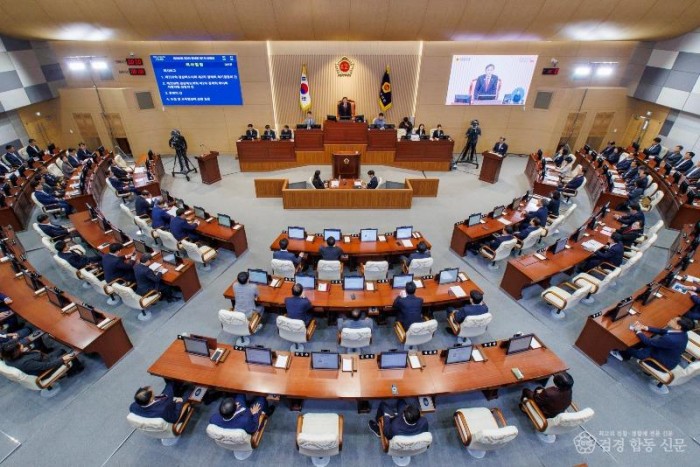 2025.11.06_제359회_제2차_정례회_제1차_본회의(부감)_(1) (1).jpg