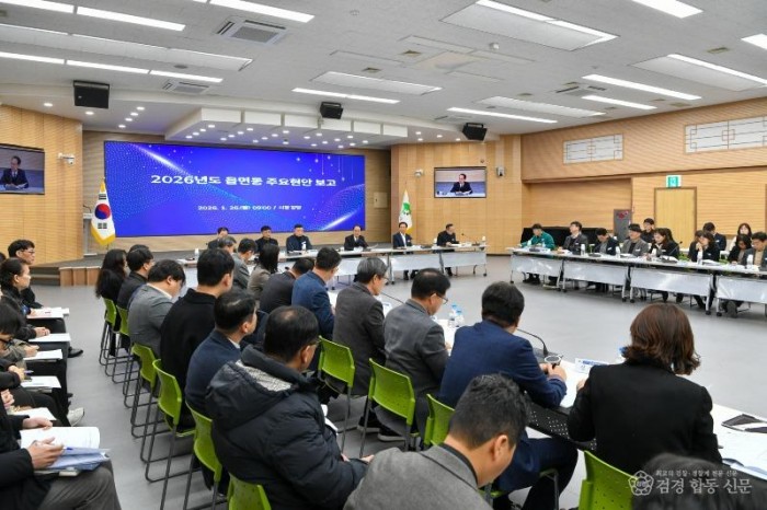 영주-1-3 엄태현 영주시장 권한대행이 보고회를 주재 하고 있다.jpg