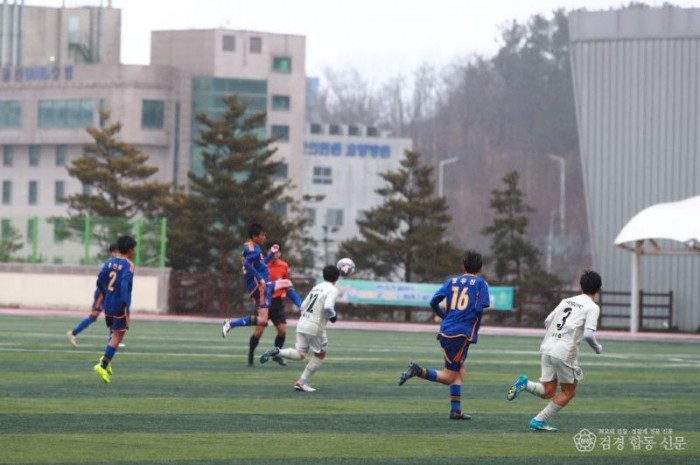 2. 2025년 열린 울진금강송 춘계 중등 축구대회 경기 모습2.JPG