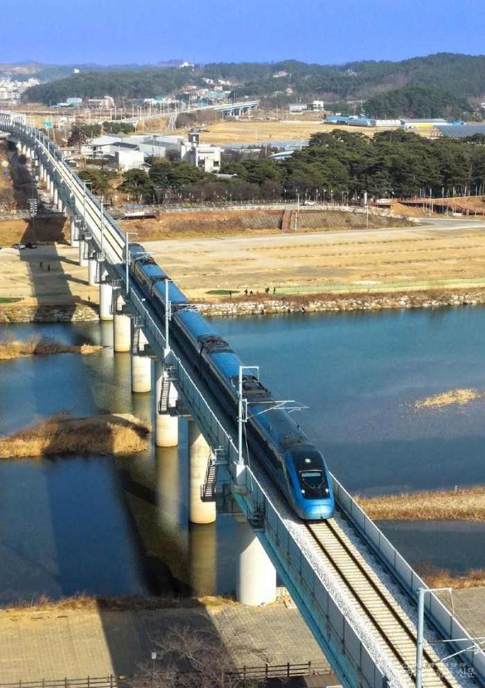 1. KTX로 더 가까워진 울진, 겨울 휴양지로 급물살(KTX).jpg