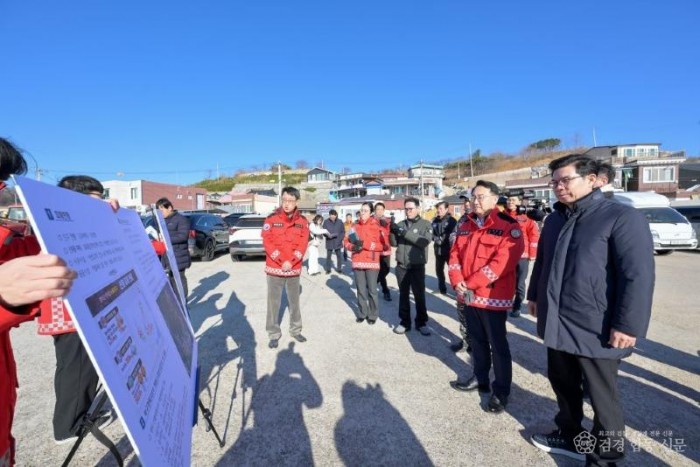 1-3_김인호 산림청장  영덕군 산불 피해 복구 현장 점검.jpg