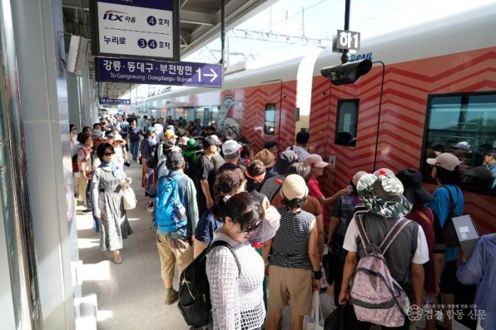 1. ‘철도 개통 효과 톡톡’지난해 울진 관광객 890만 명(울진역).jpg