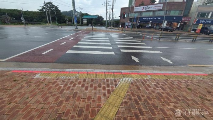 1. [상주시 교통에너지과]교통문화지수 1등급 달성(바닥보행신호등 설치).jpg