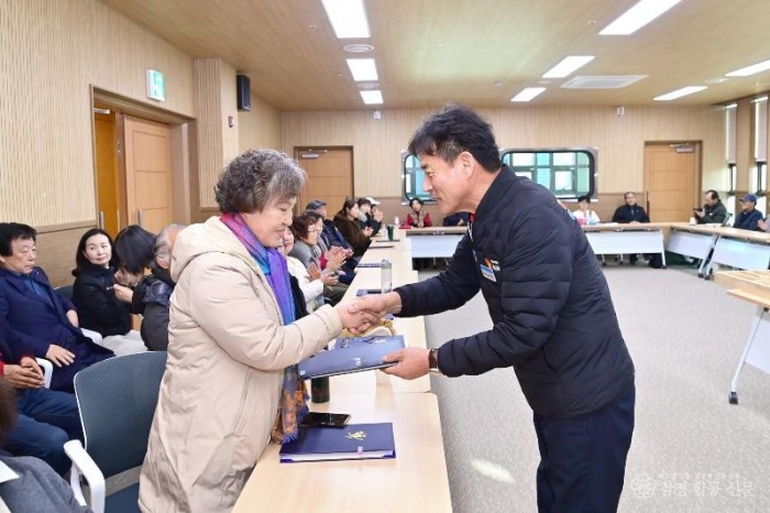 260204보도자료(배움을 나누는 리더 탄생…청송군 평생교육지도자 수료) (2).JPG