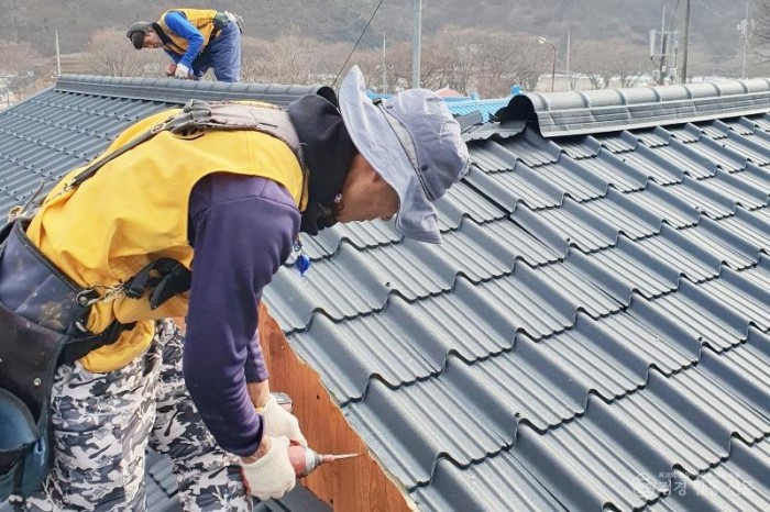 260213보도자료(머물고 싶고, 살고 싶은 산소카페 청송[여유와 활력이 넘치는 농촌공간 조성-슬레이트 지붕 철거]) (1).jpg