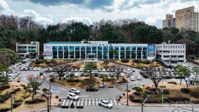 영주-1 영주시는 오는 2월19일부터 27일까지 중소기업 정규직프로젝트 참여 기업 및 인턴을 모집한다(영주시청 전경).jpg