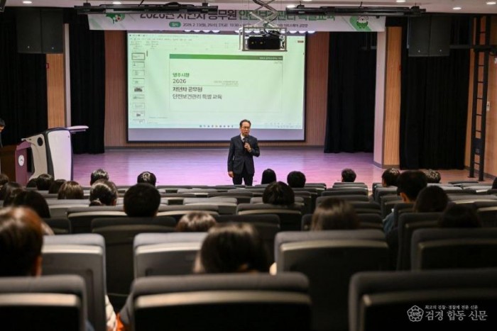 영주-1-3 엄태현 영주시장 권한대행이 저연차 공무원들에게 안전,보건 관리의 중요성을 강조했다 .jpg