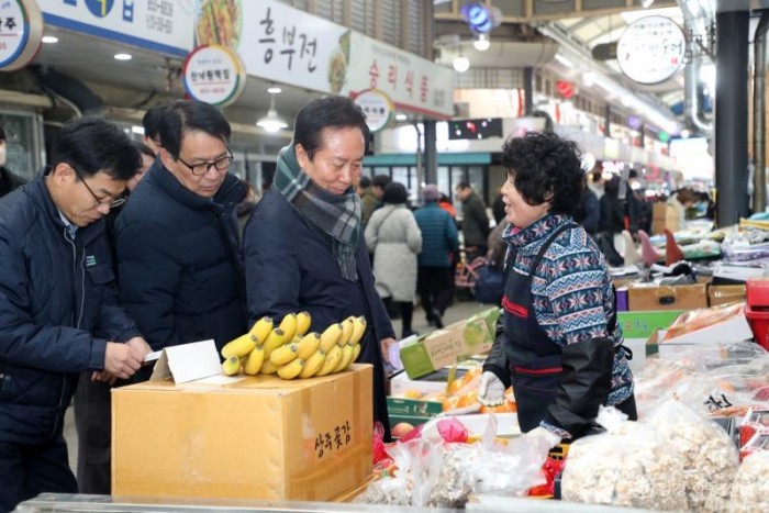 0213 안동시  4개 전통시장에서 명절 장보기 행사 시행 (2).JPG