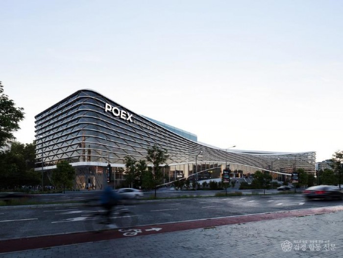 260224 포항국제전시컨벤션센터(POEX) ‘지역 상생’ 노력… 건설 경기 활성화 견인.jpg