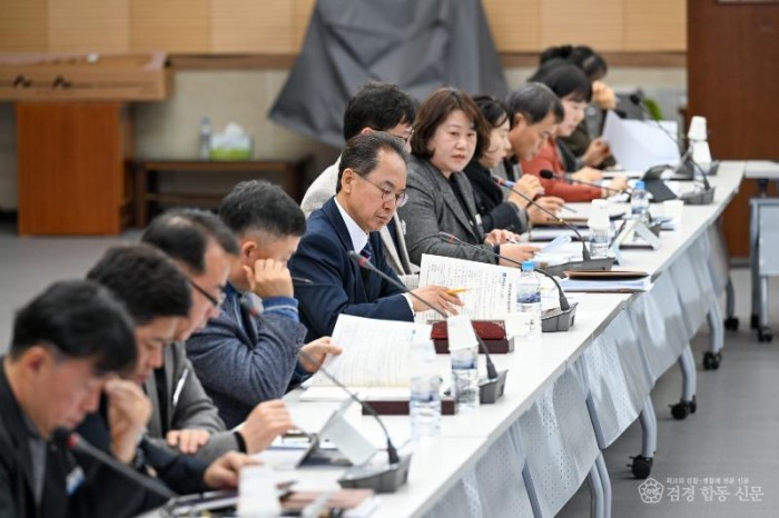 영주-3-5 엄태현 부시장을 주재로 회의가 진행되고 있다.jpg