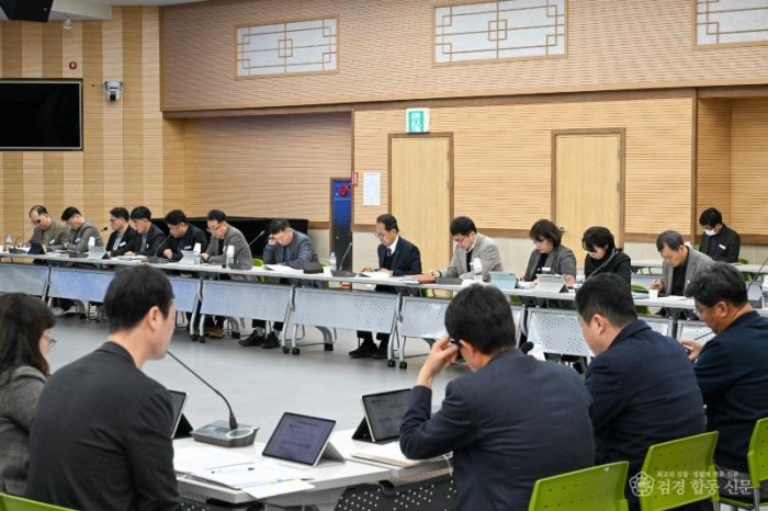 영주-3-2 엄태현 부시장을 주재로 각 부서장들이 참석해 1분기 집행계획과 추진상황을 점검했다.jpg