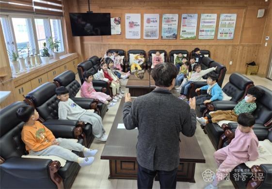[길주초등학교병설유치원] 유치원 및 초등학교 돌아보기 실시 사진1.jpg