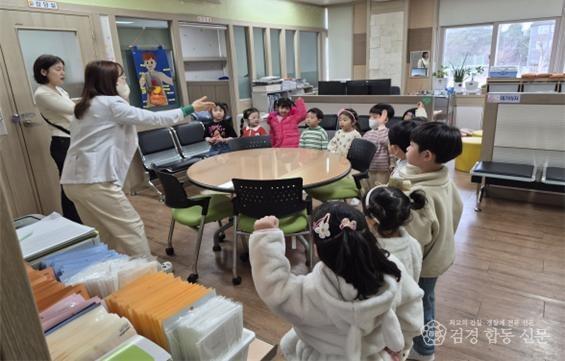 [길주초등학교병설유치원] 유치원 및 초등학교 돌아보기 실시 사진3.jpg