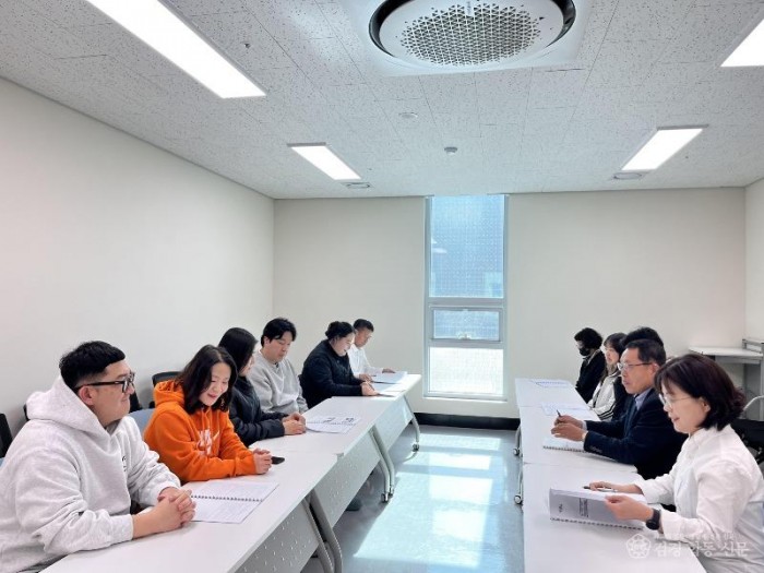 1.예산 1100년 기념관 수영장 직원 안전·친절교육 실시 모습.jpg