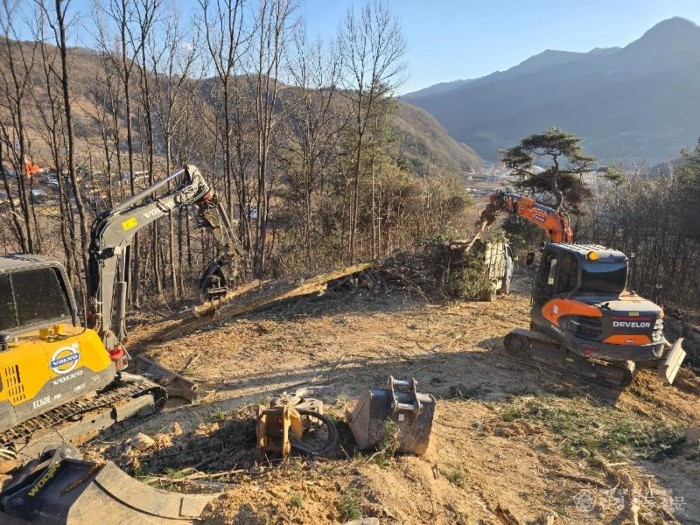 0214 문경시 사진자료3(하부승강장 작업로 공사).jpg