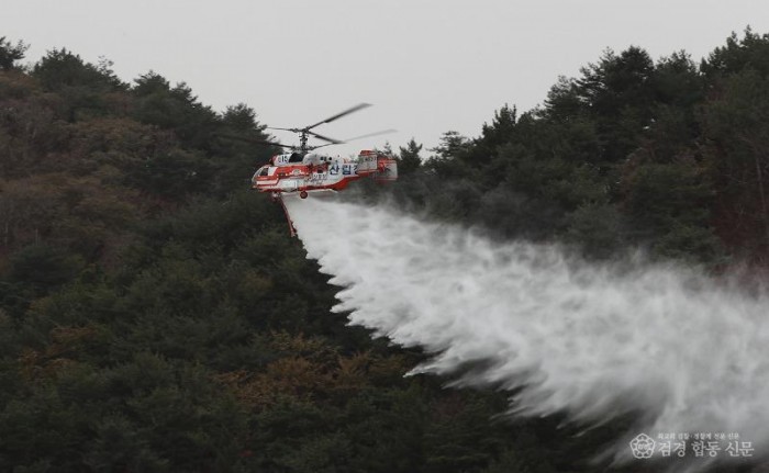1. 울진군, 봄철 산불총력 대응을 위한 대책 수립(지난 산불진화 모습)3.JPG