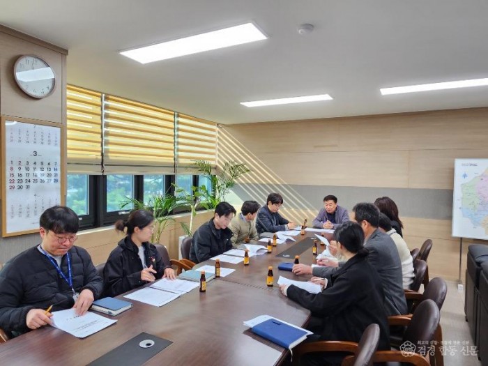 1-3. 사진(하천계곡 구역 내 불법 점용시설 정비 TF회의).jpg