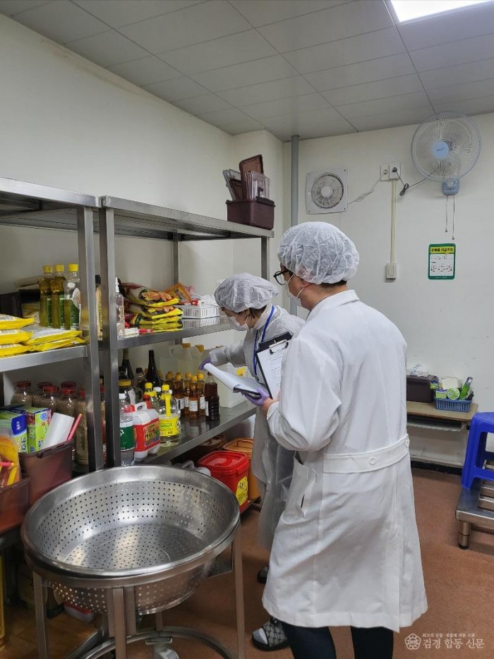 1-2_영덕군, 봄 신학기 맞아 급식 식중독 예방 합동점검.jpg