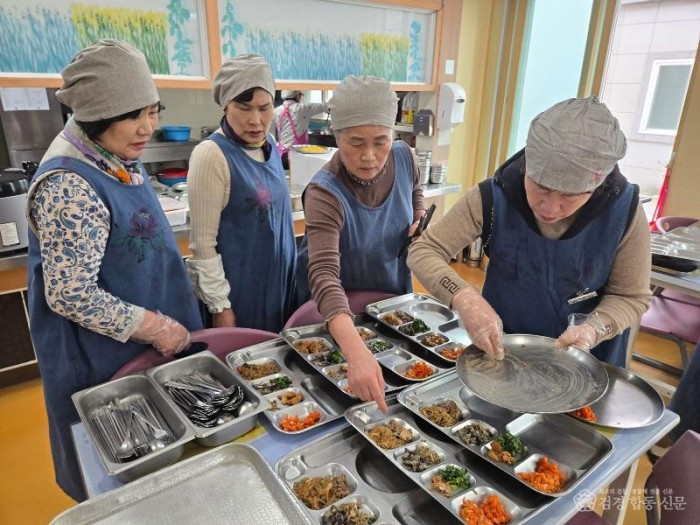 2-2. 농업기술센터)경주시우리음식연구회 나눔 봉사 사진.jpg