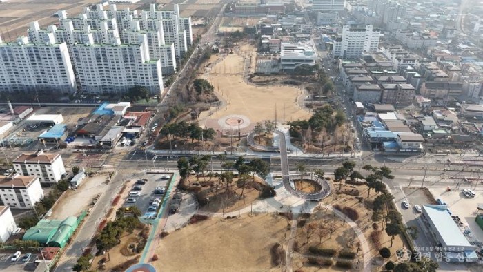 1. [상주시 도시과]복룡유적 역사공원 보행육교 사진2(드론).JPG