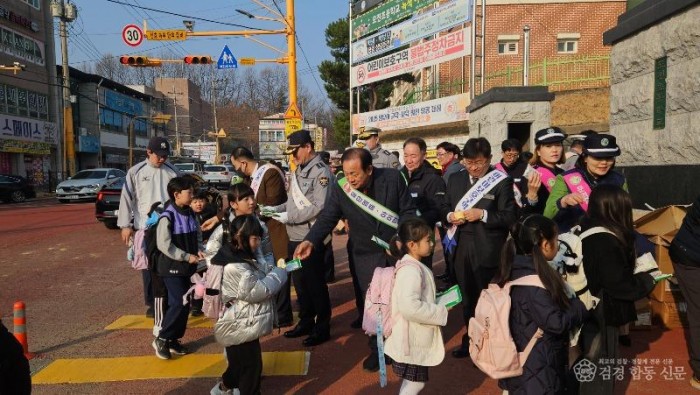 4-2. (교통행정과)교통안전 캠페인1.jpg