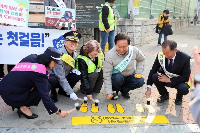 0318 안동시  ‘아이 먼저’ 어린이 안전 캠페인 실시 (3).jpg