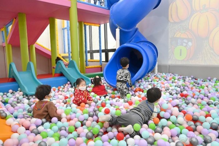 260324보도자료(청송군, 도서관 공사로 진보키즈카페 주말만 운영) (2).jpg