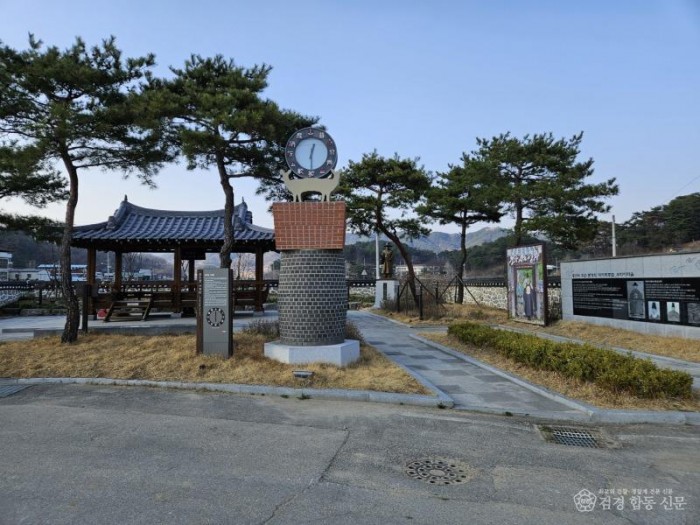 2-4. (홍보전산과)우마이마을 엄흥도소공원 시계탑.jpg