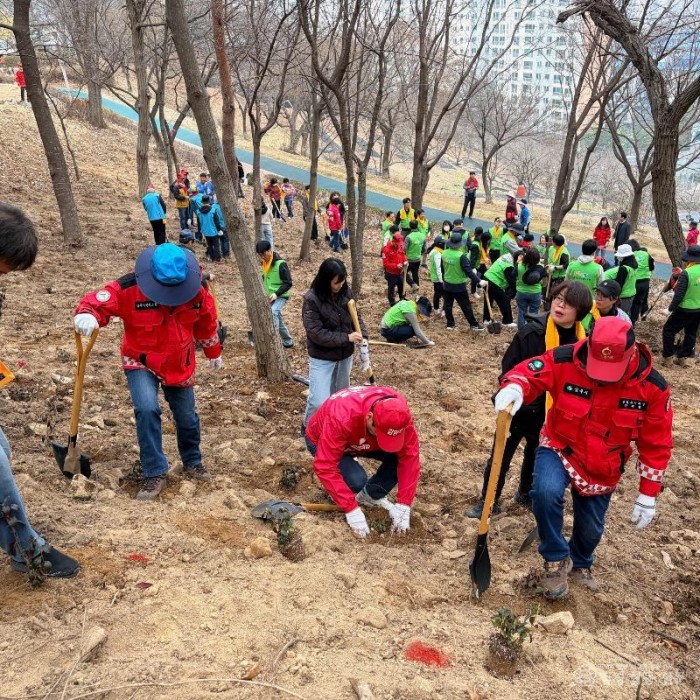 1. [상주시 산림녹지과]식목일 기념 나무 심기 행사2.jpg