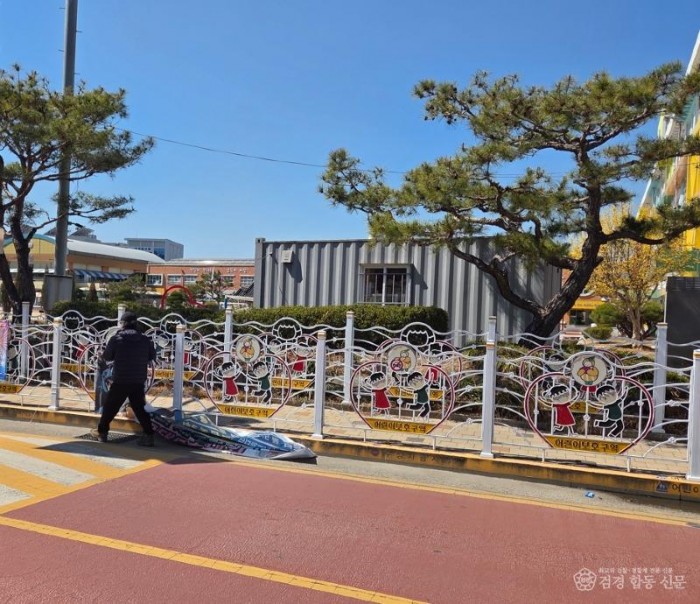 성주군사진(성주읍  초등학교 주변 불법 광고물 정비).jpg