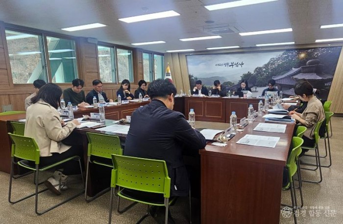 영주-2-1 영주시는 지난 27일 지속가능한 주거지 정비 정책 수립을 위한 업무협의회가 진행되고 있다.jpg
