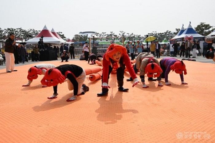 1-2_제29회 영덕대게축제 성료  8만 인파 몰려 ‘경북 대표 축제’ 입증.jpg