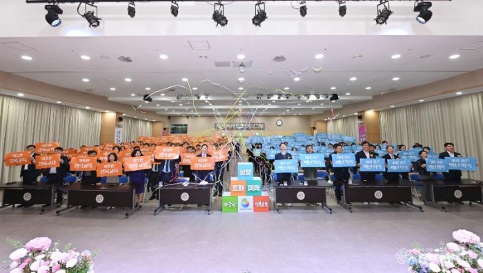 1.경북교육청, 청사 이전 10주년 기념식 개최(“따뜻한 경북교육, 아이 품은 백년약속”...경북교육 미래 100년 비전 공유)_04.jpg